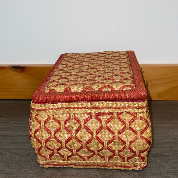 Vintage Wicker Sewing Box - Picture 4 of 13